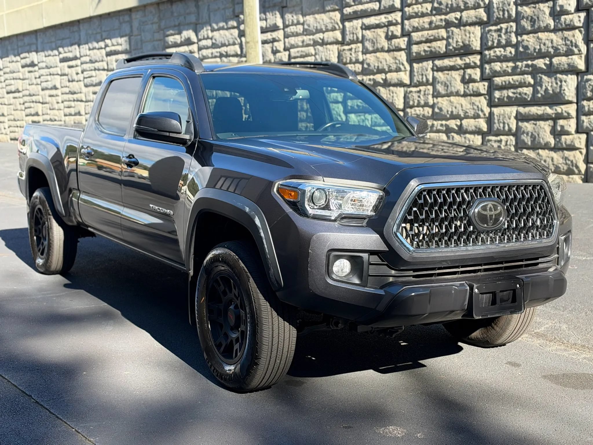 Used 2019 Toyota Tacoma TRD Off-Road AWD/4WD image 5