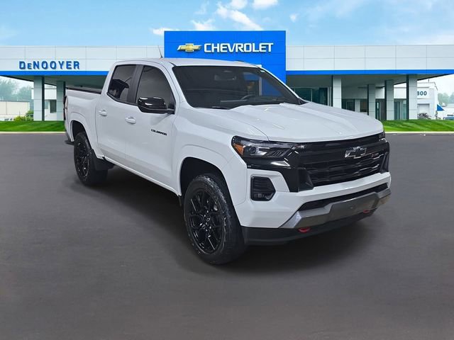 Used 2024 Chevrolet Colorado Z71 w/ LPO, Dark Essentials Package AWD/4WD image 5