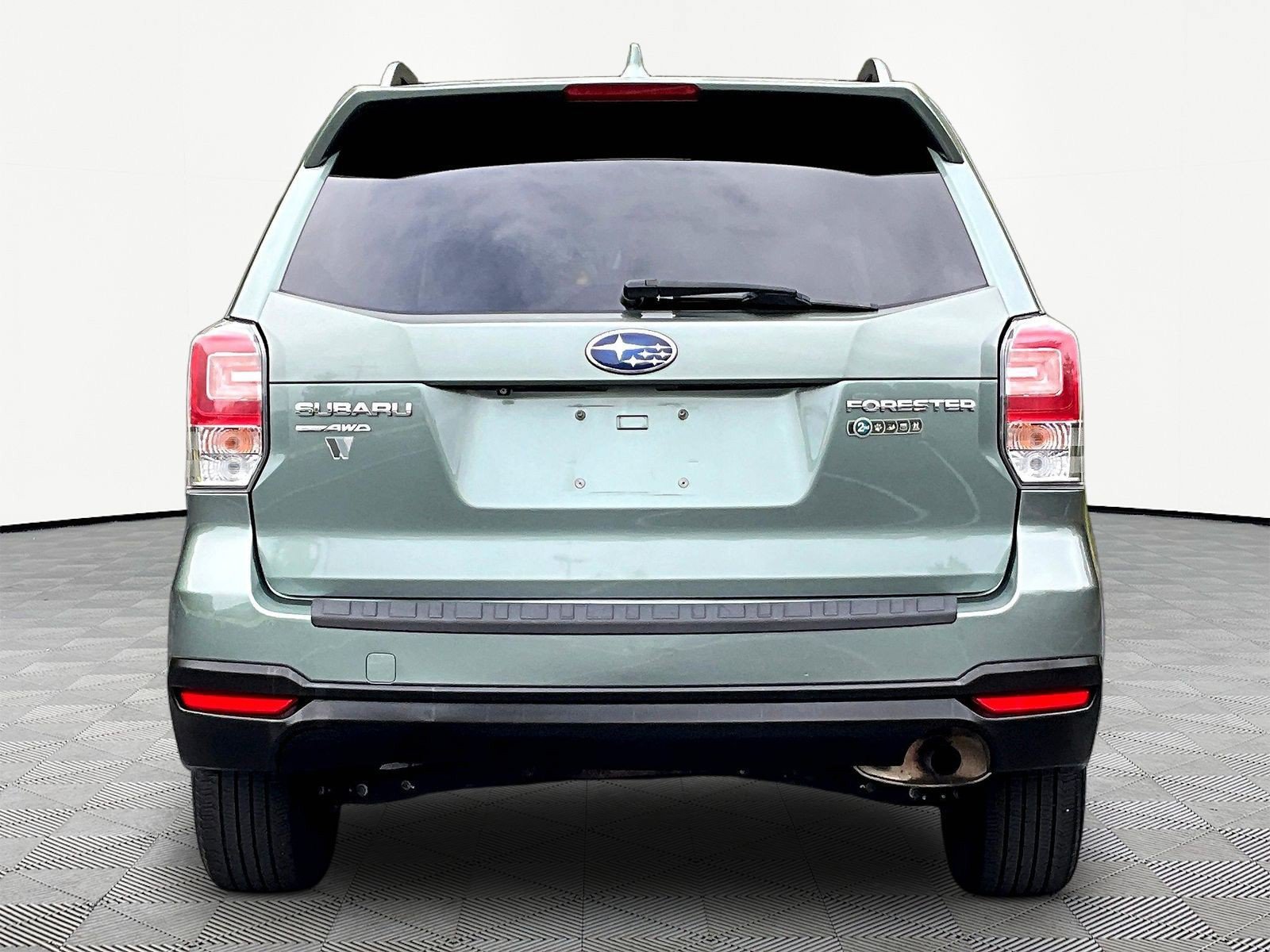 Used 2018 Subaru Forester 2.5i Premium w/ All-Weather Package AWD/4WD image 5
