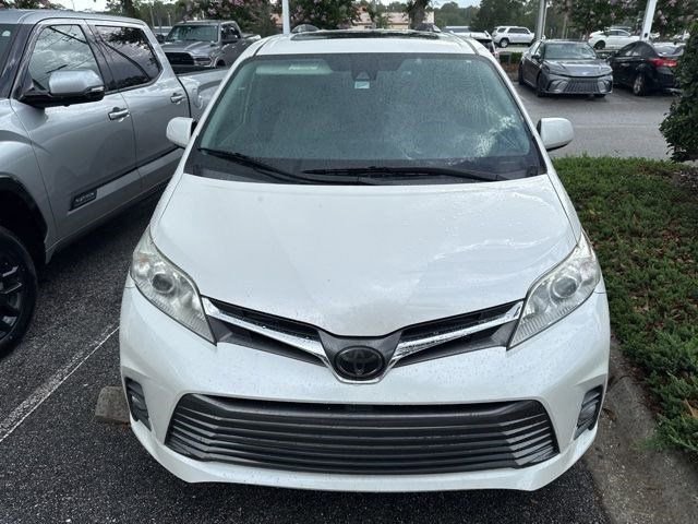 Used 2020 Toyota Sienna XLE FWD image 2