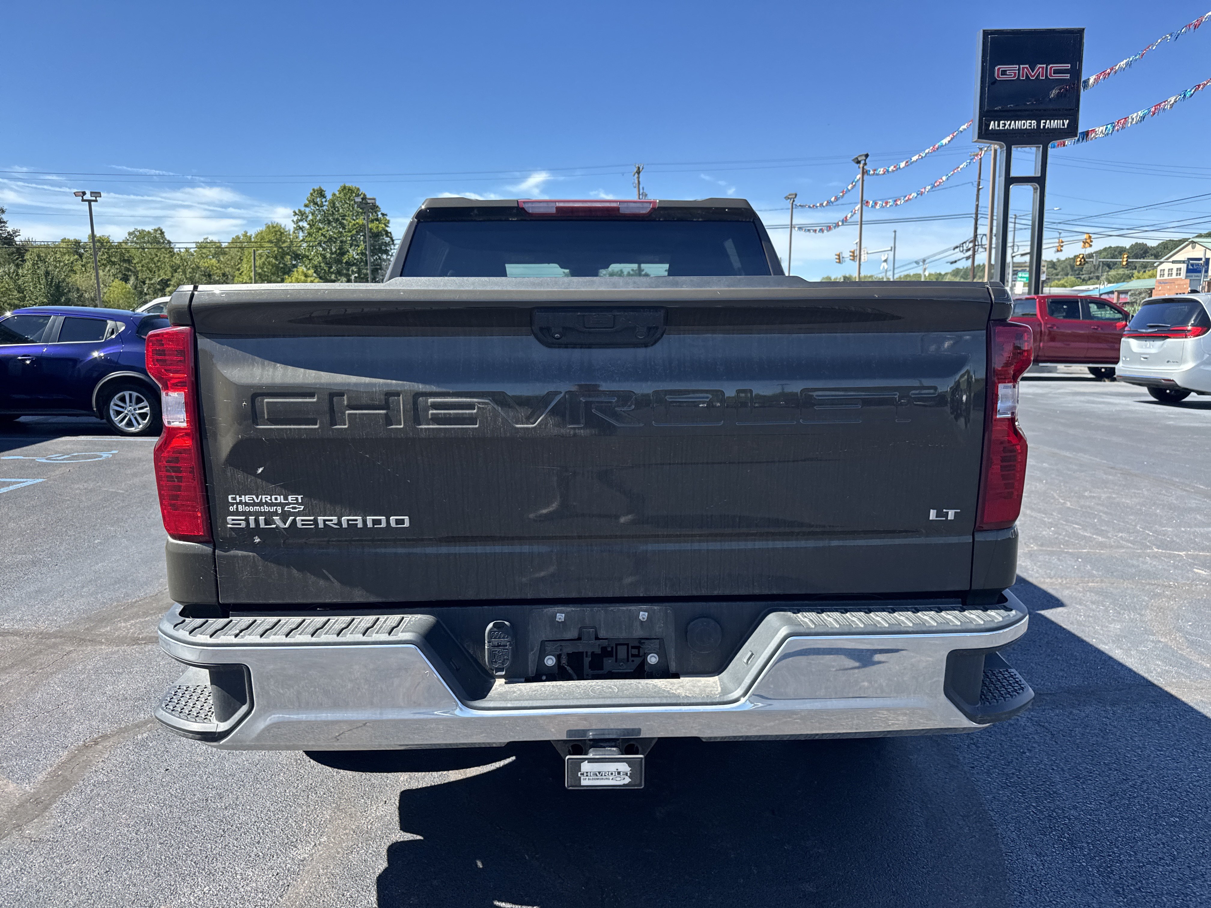 Used 2023 Chevrolet Silverado 1500 LT AWD/4WD image 4