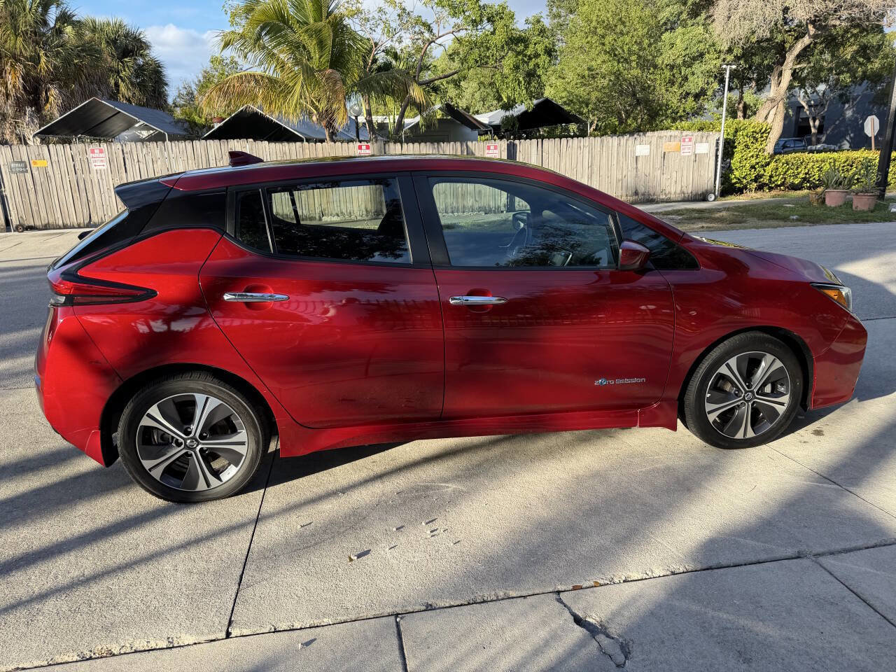 Used 2018 Nissan Leaf SV w/ SV Technology Package image 9