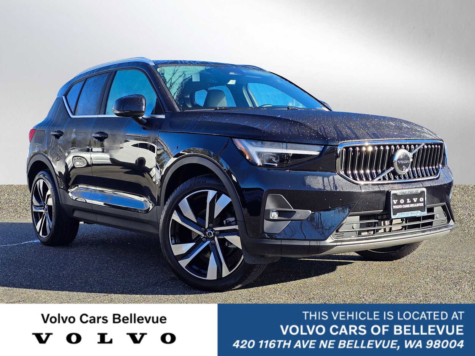 Used 2025 Volvo XC40 B5 Plus w/ Climate Package image 1