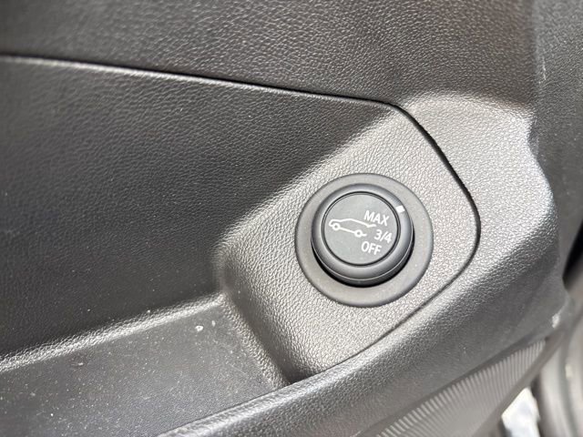 Used 2023 GMC Terrain SLE w/ Driver Convenience Package image 17