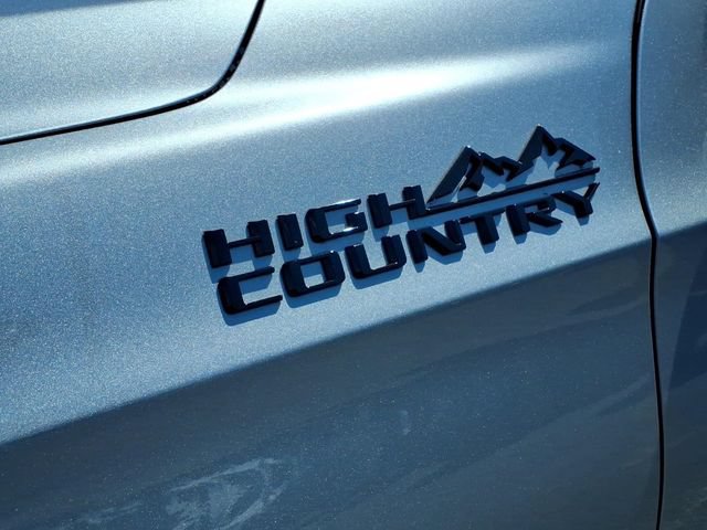 Used 2024 Chevrolet Suburban High Country AWD/4WD image 10