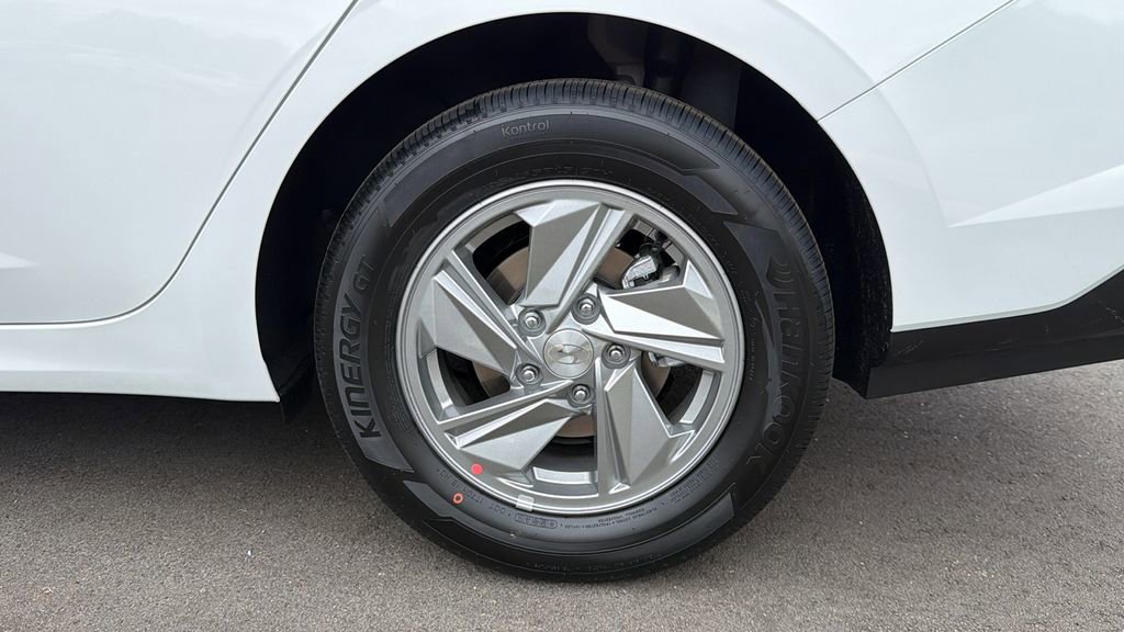 New 2026 Hyundai Elantra SE image 18