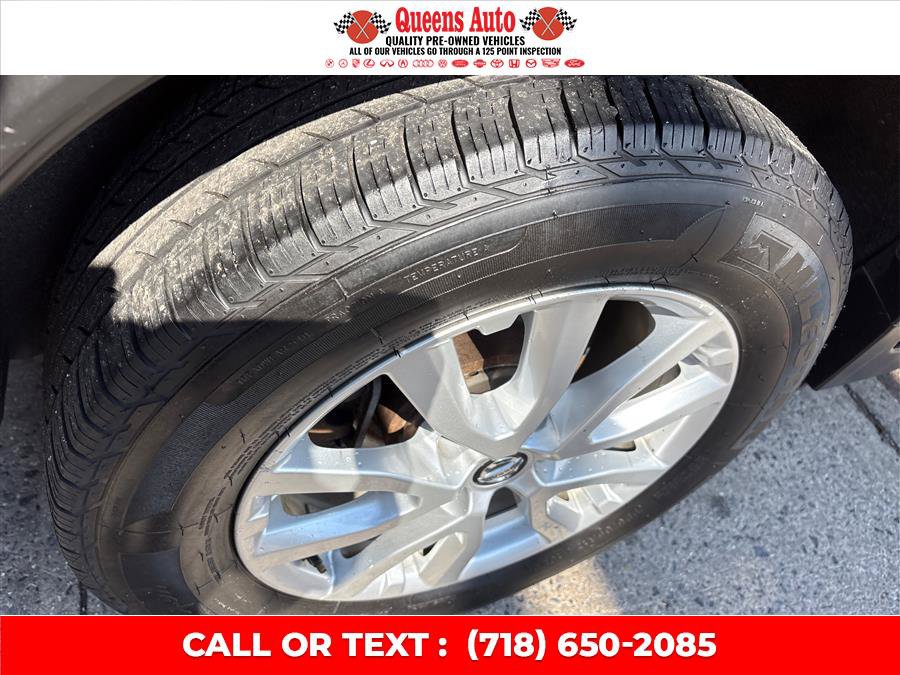 Used 2018 Nissan Rogue SV AWD/4WD image 29