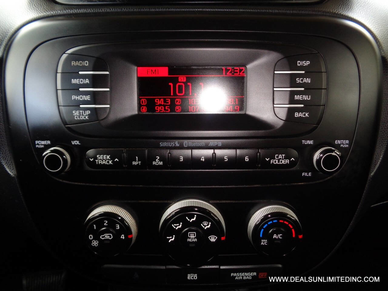 Used 2014 Kia Soul + FWD image 10