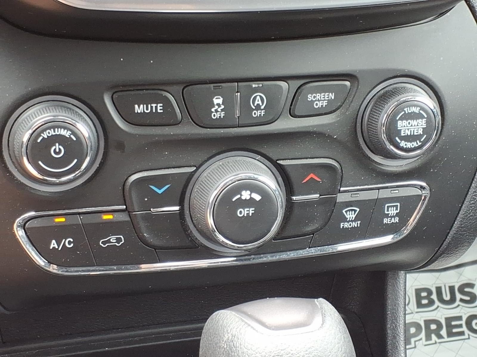 Used 2020 Jeep Cherokee Latitude AWD/4WD image 22
