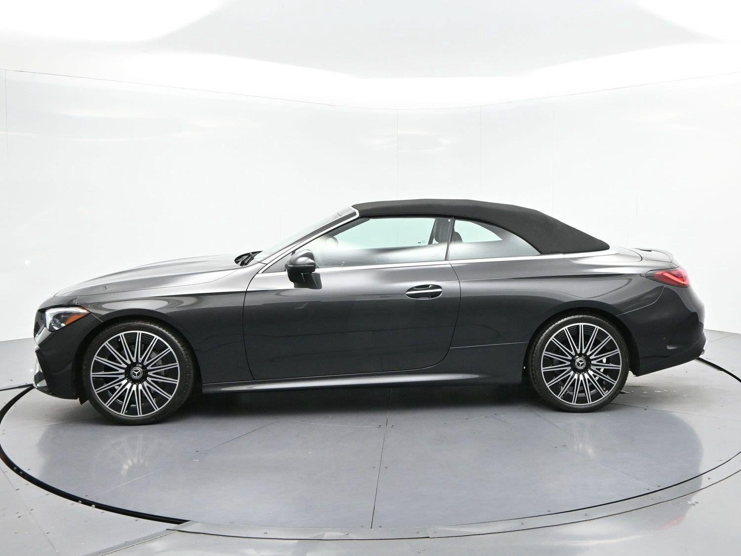 Used 2026 Mercedes-Benz CLE 300 4MATIC Cabriolet image 4