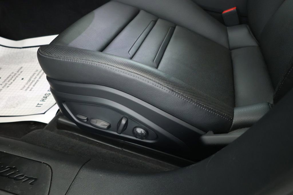 Used 2023 Porsche Panamera 4 Platinum Edition image 10