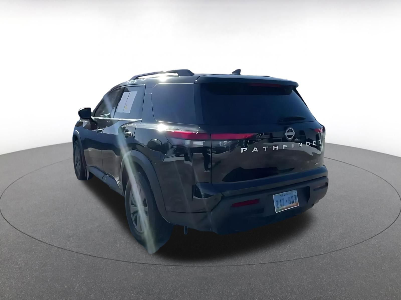 Used 2025 Nissan Pathfinder SV image 11