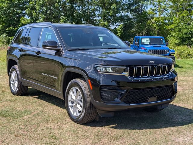 New 2026 Jeep Grand Cherokee Laredo RWD image 2