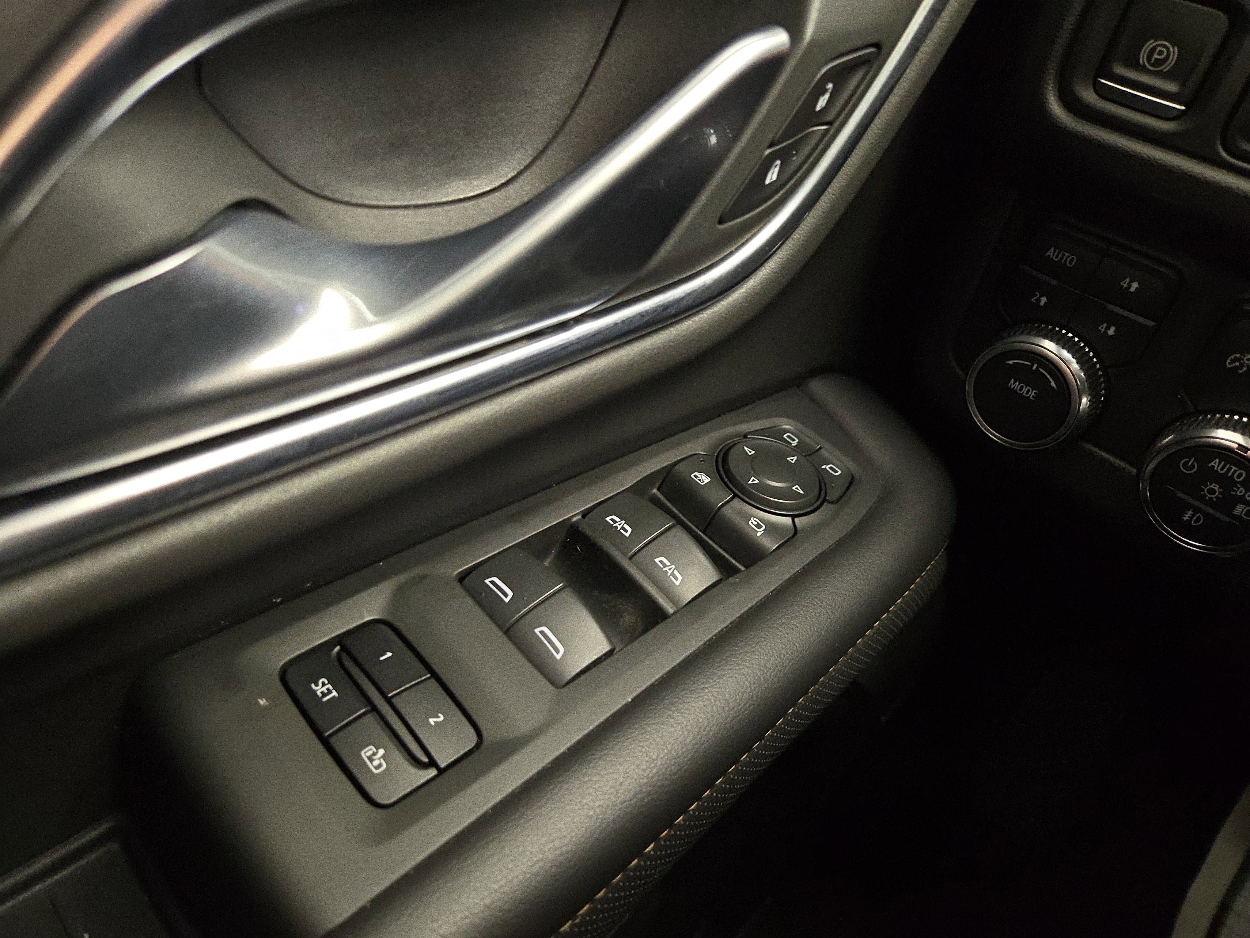 Certified 2022 GMC Yukon XL AT4 image 32