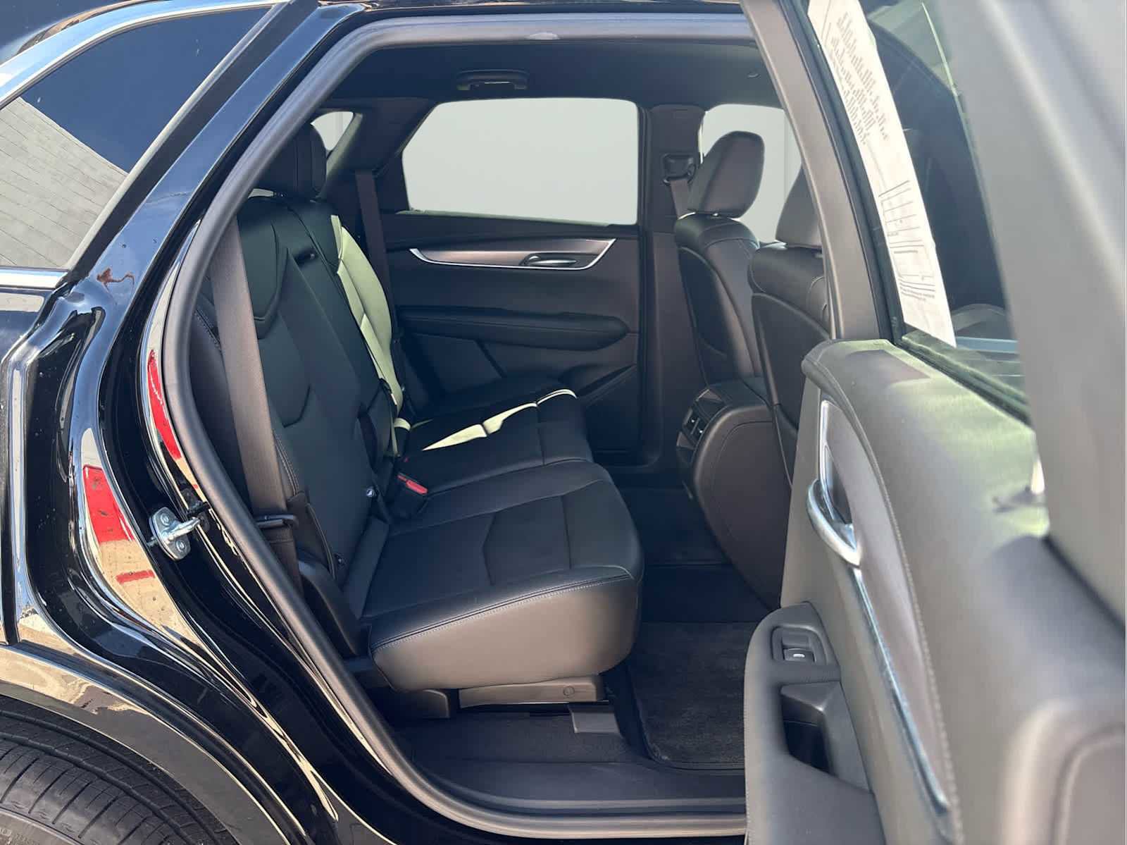 Used 2025 Cadillac XT5 Luxury w/ LPO, Premium Carpet Package image 14