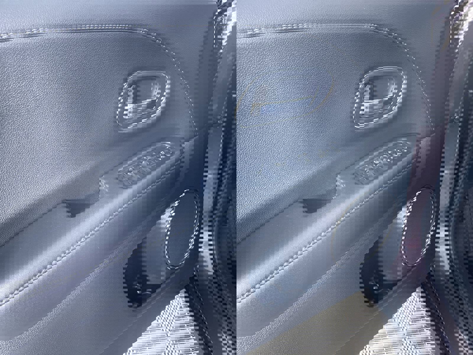 Used 2021 Honda HR-V EX-L image 14