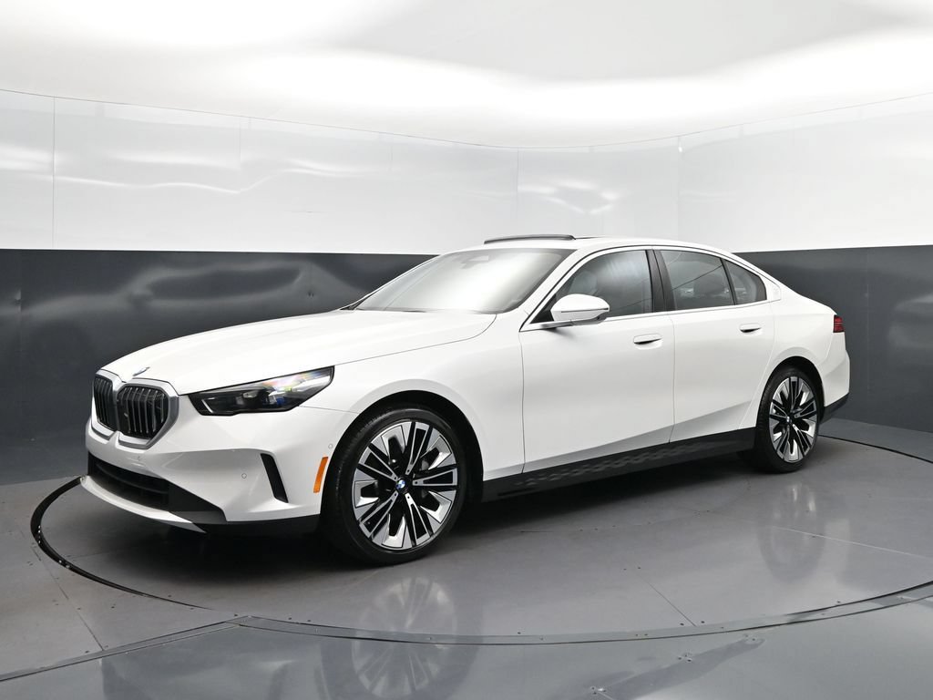 Certified 2026 BMW 530i RWD image 3