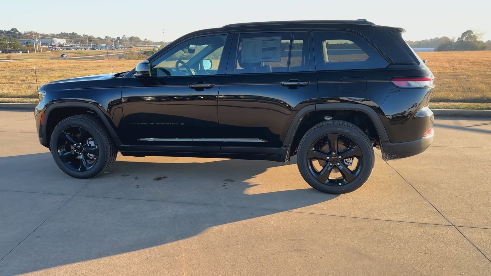 New 2025 Jeep Grand Cherokee Limited w/ Black Appearance Package RWD image 6