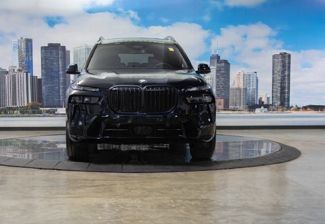 Used 2026 BMW X7 xDrive40i AWD/4WD image 3