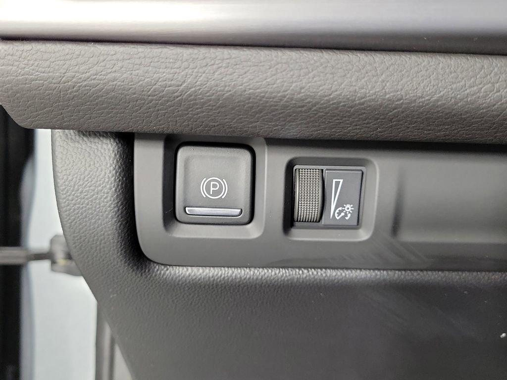 Certified 2025 Cadillac XT4 Premium Luxury FWD image 29