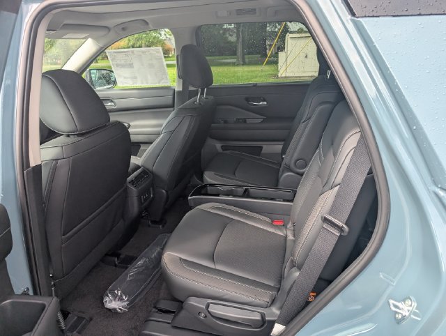 New 2026 Nissan Pathfinder SL w/ SL Premium Package AWD/4WD image 10