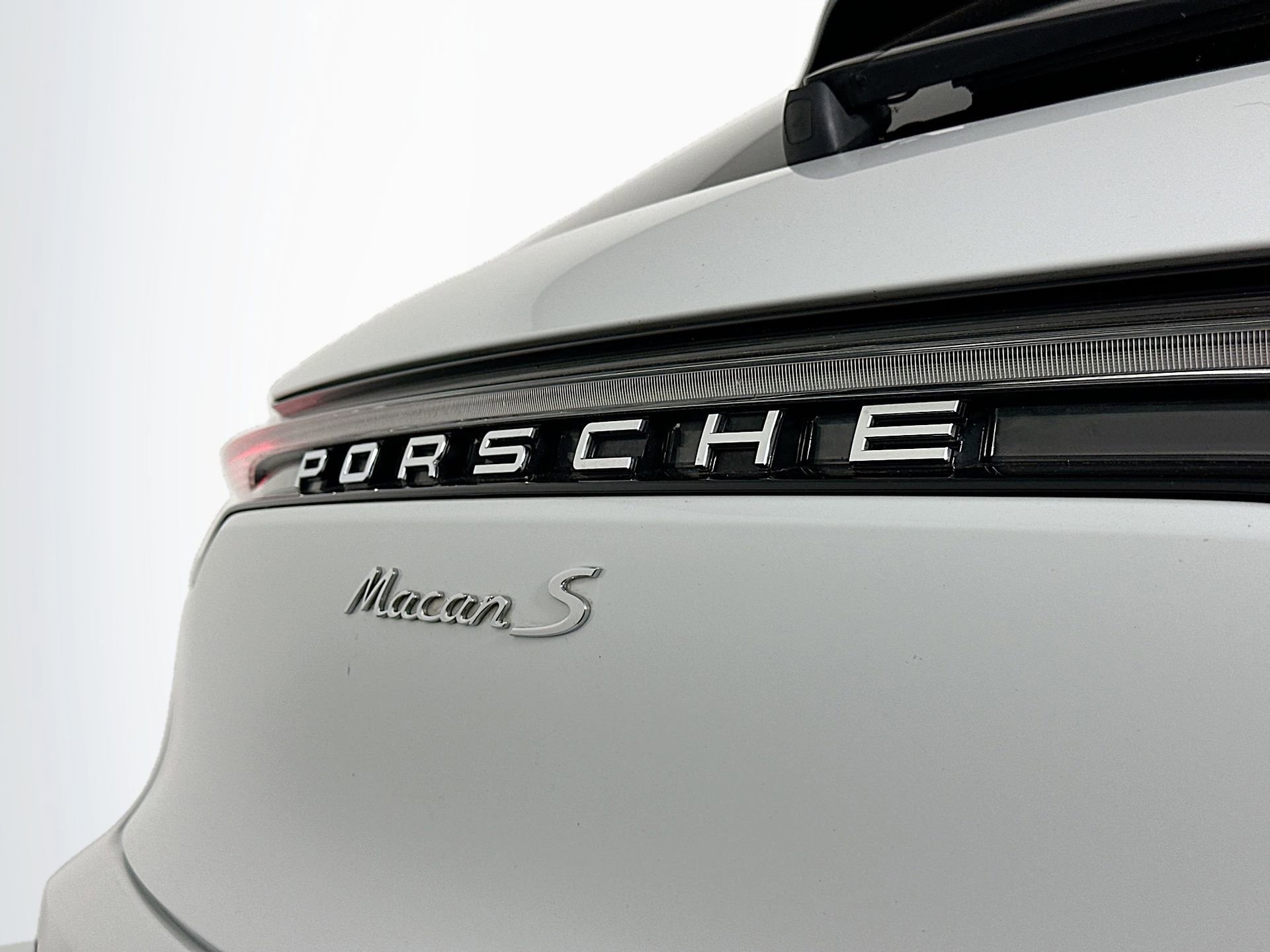 Certified 2024 Porsche Macan S image 17