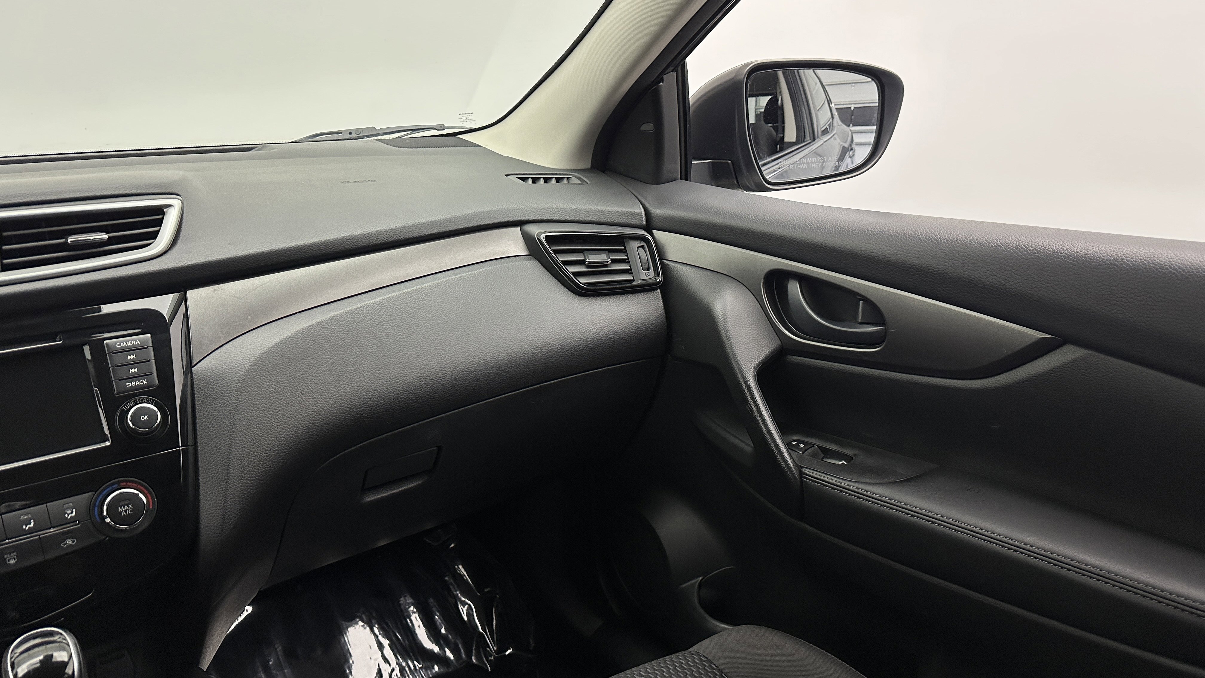 Used 2020 Nissan Rogue Sport S image 18