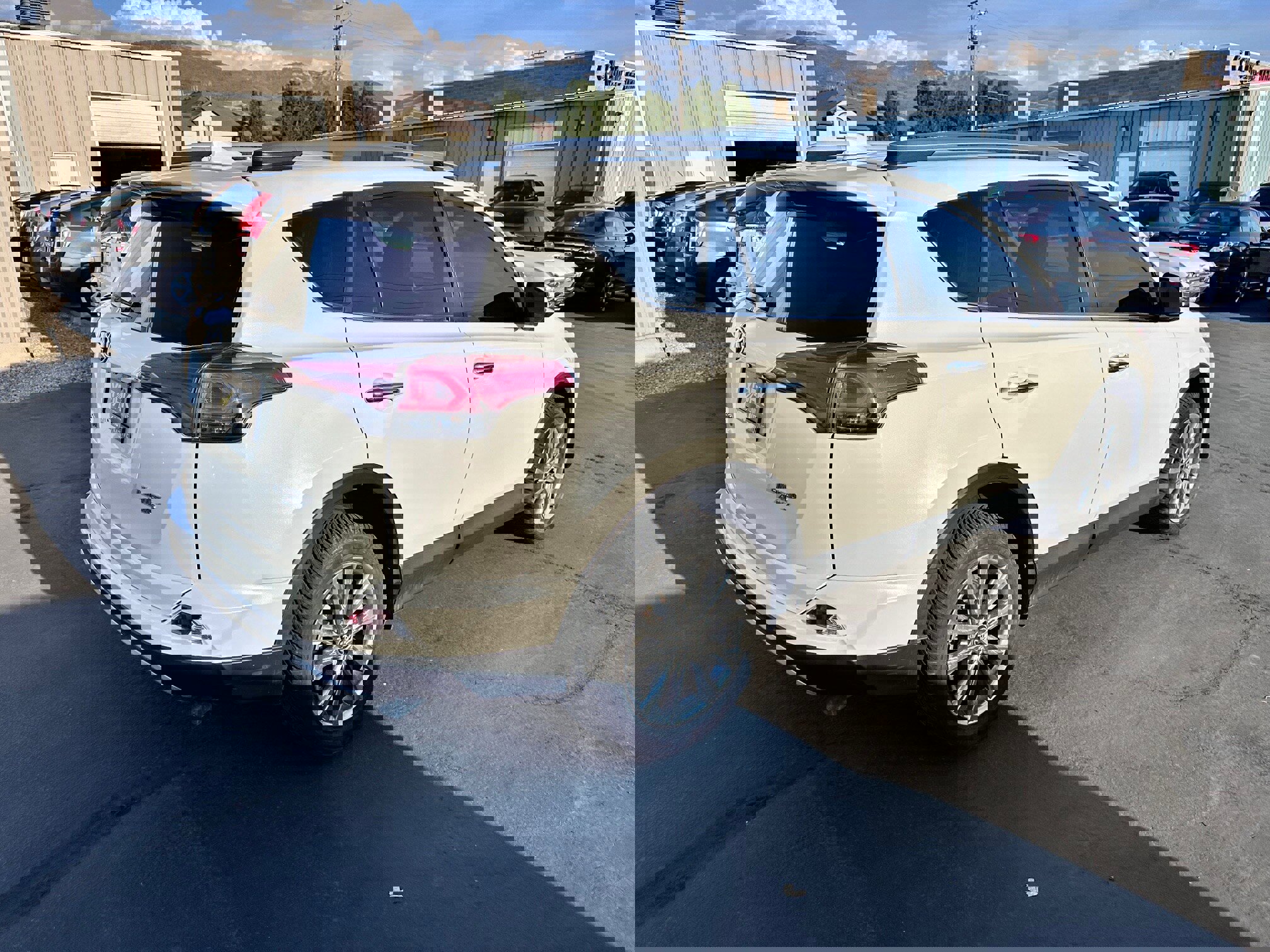 Used 2018 Toyota RAV4 Limited image 3
