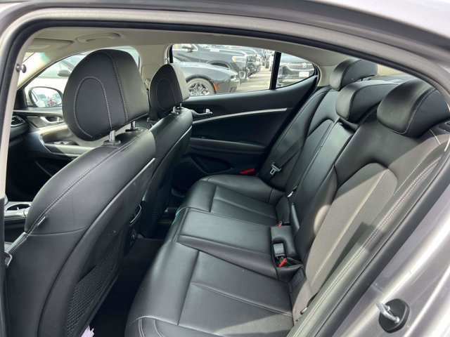 Used 2023 Genesis G70 2.0T image 9