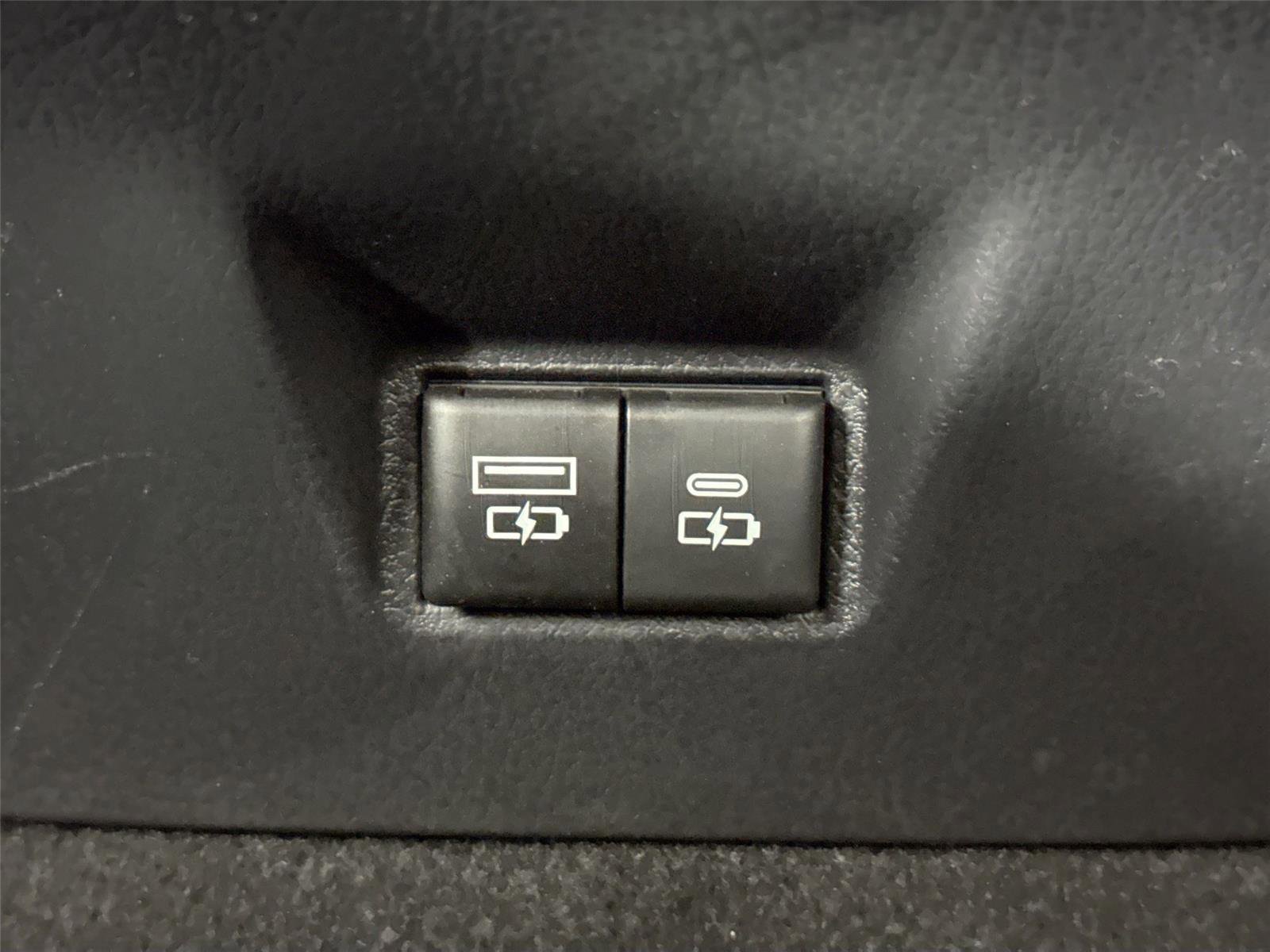 Used 2025 Toyota Camry LE w/ Convenience Package image 36