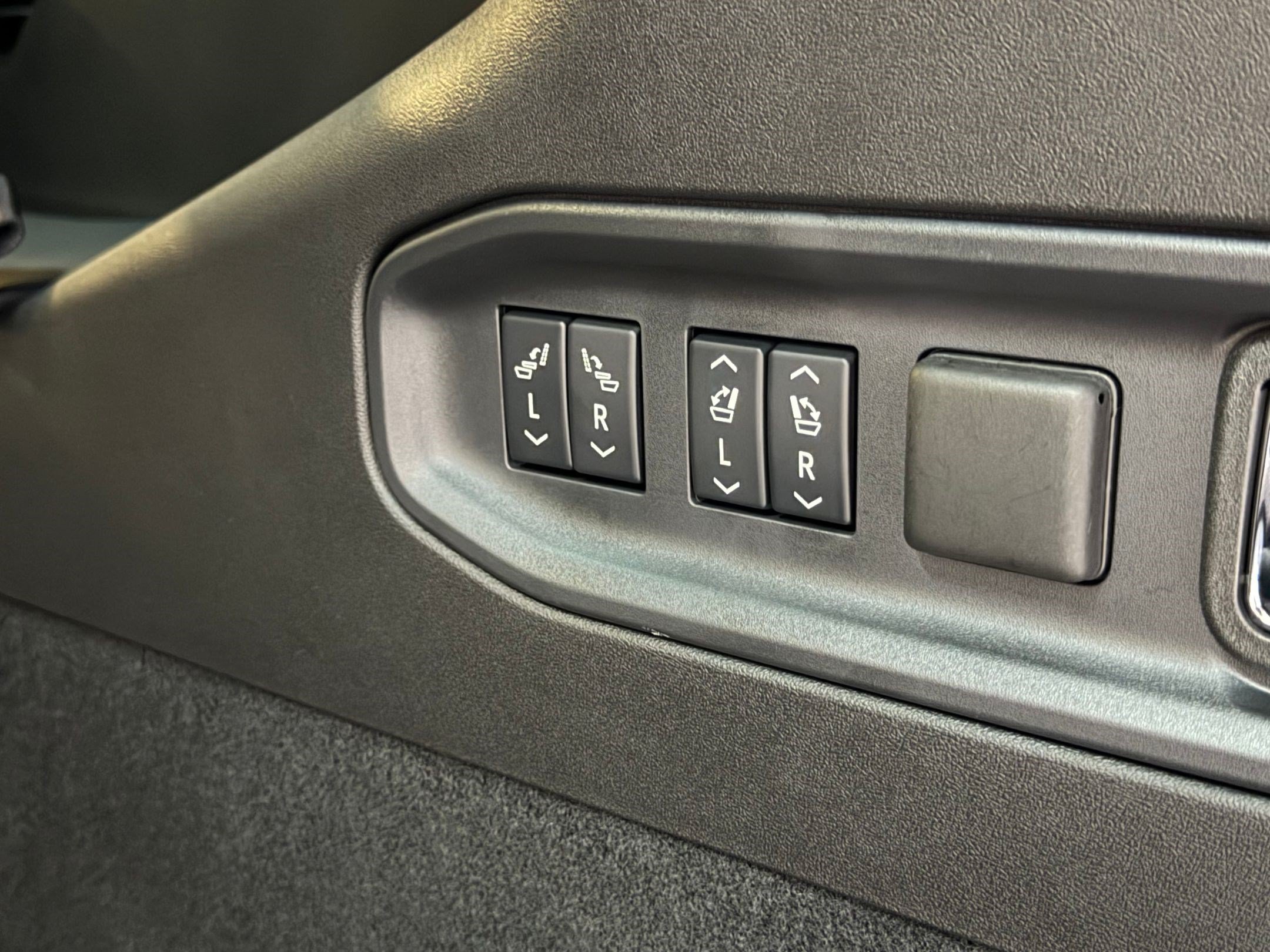 New 2026 Cadillac Vistiq Luxury AWD/4WD image 45