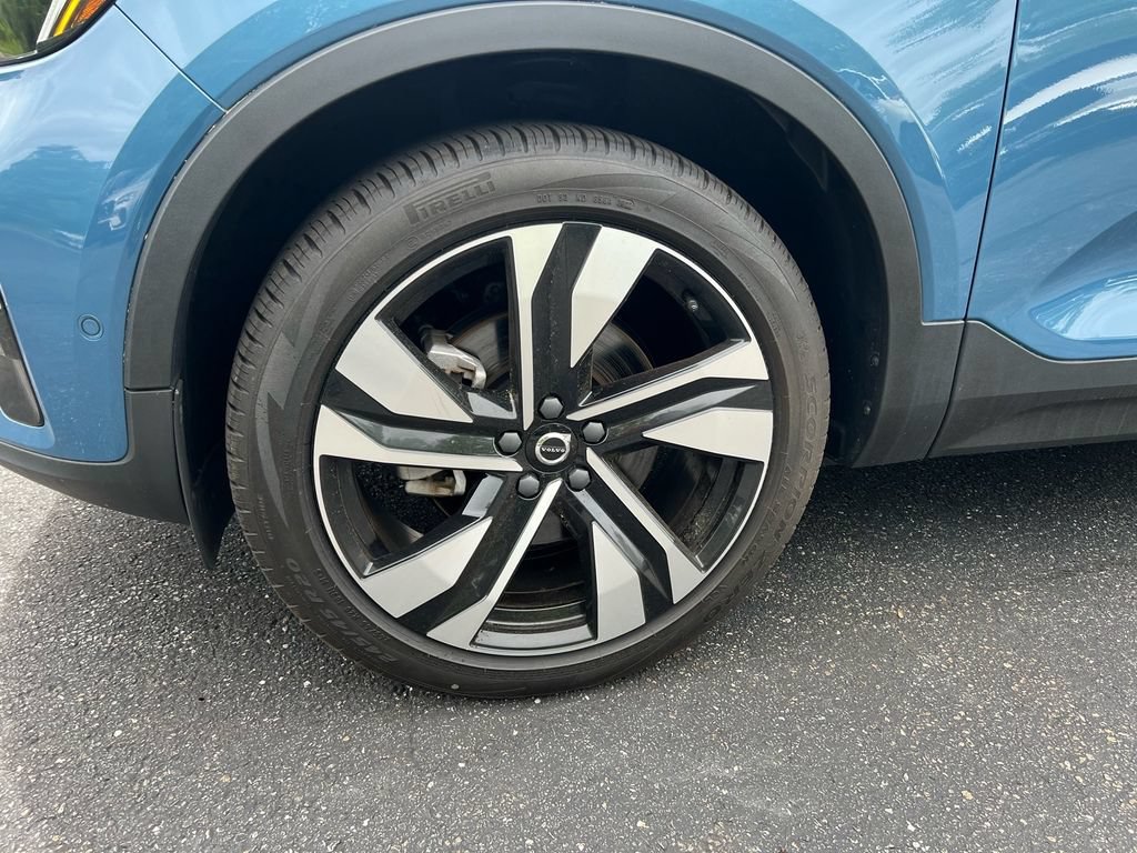 Certified 2023 Volvo XC40 B5 Plus w/ Driver Assist Package AWD/4WD image 8