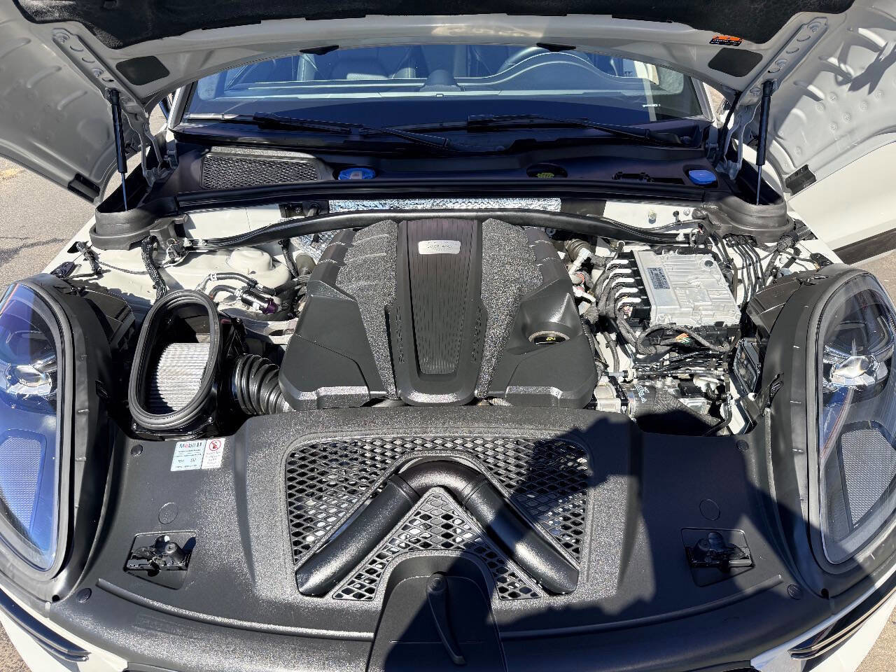 Used 2020 Porsche Macan Turbo image 47