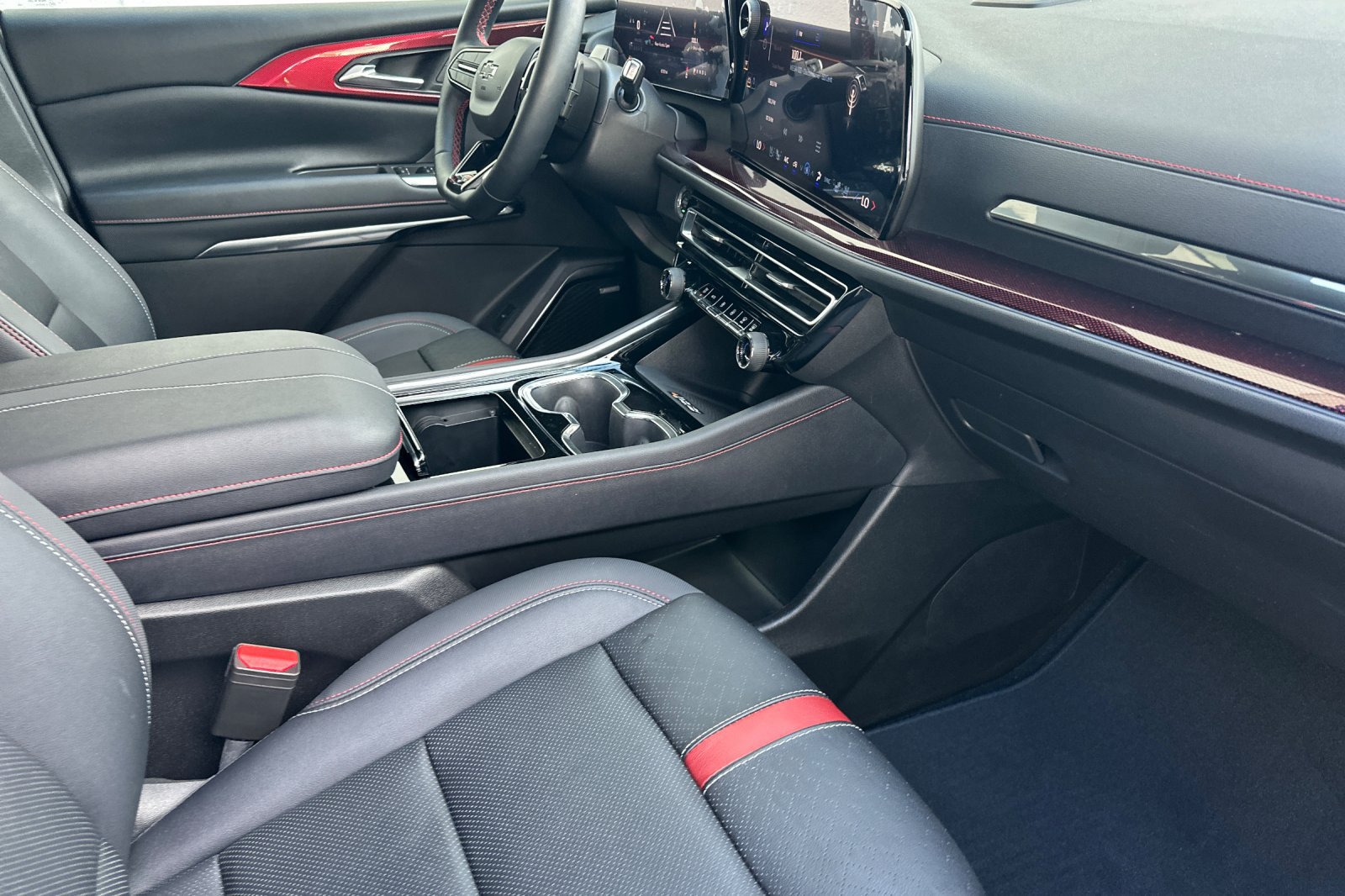 Used 2026 Chevrolet Traverse RS FWD image 17