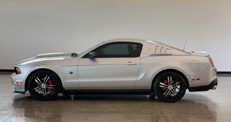 Used 2012 Ford Mustang Premium RWD image 4