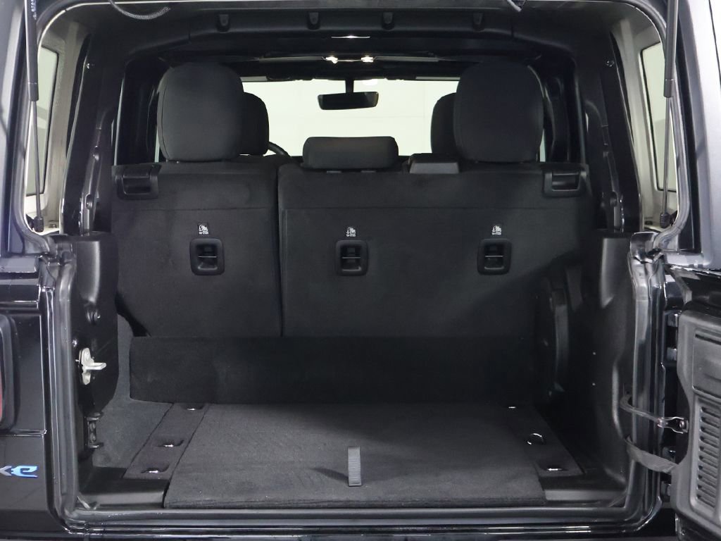 Used 2023 Jeep Wrangler Unlimited w/ Cold Weather Group image 14