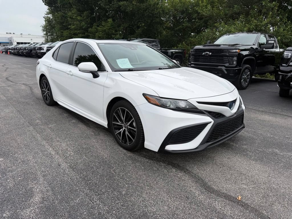 Used 2023 Toyota Camry SE w/ Audio Upgrade Package FWD image 2