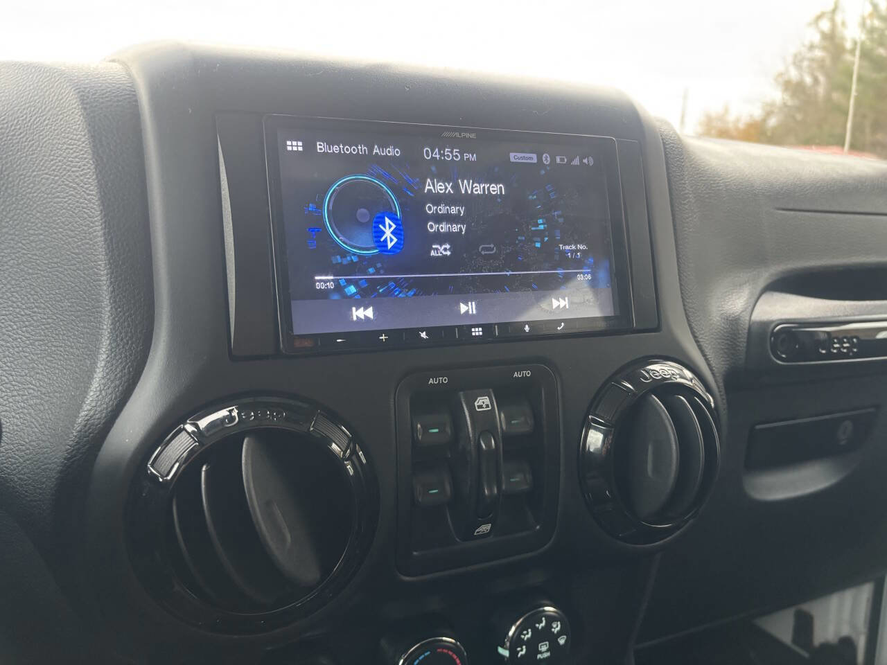 Used 2016 Jeep Wrangler Unlimited Sahara AWD/4WD image 12