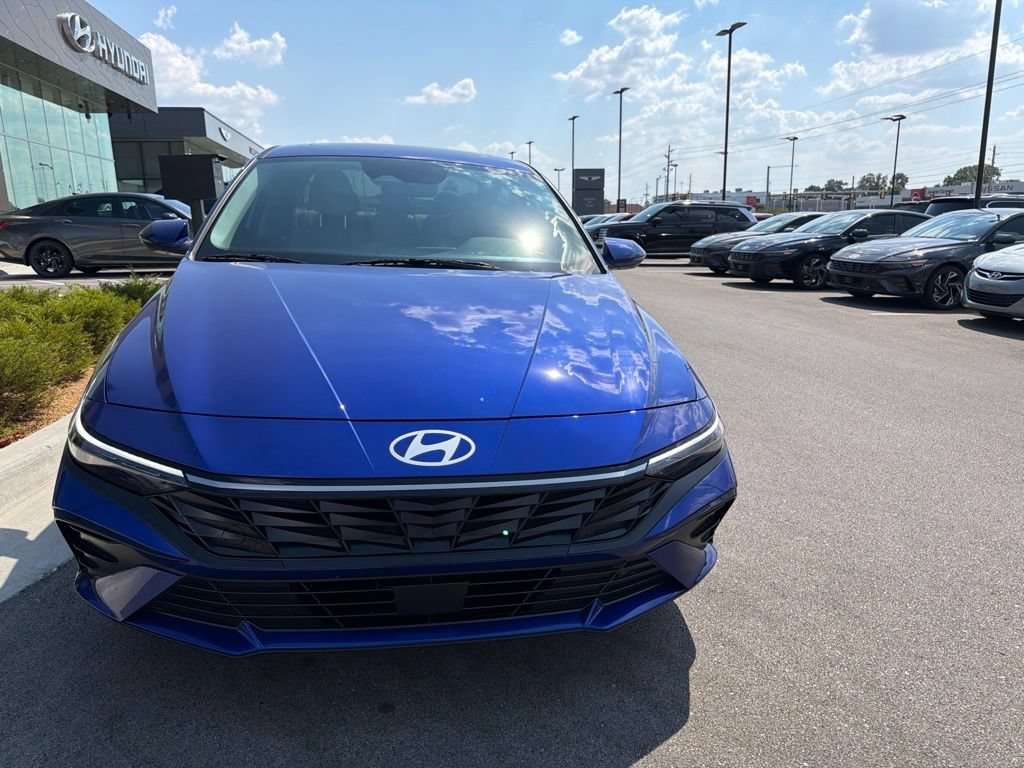 Certified 2026 Hyundai Elantra Limited FWD image 3