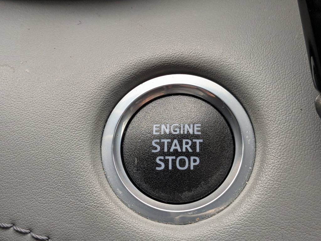 Used 2021 Toyota Highlander XLE AWD/4WD image 28