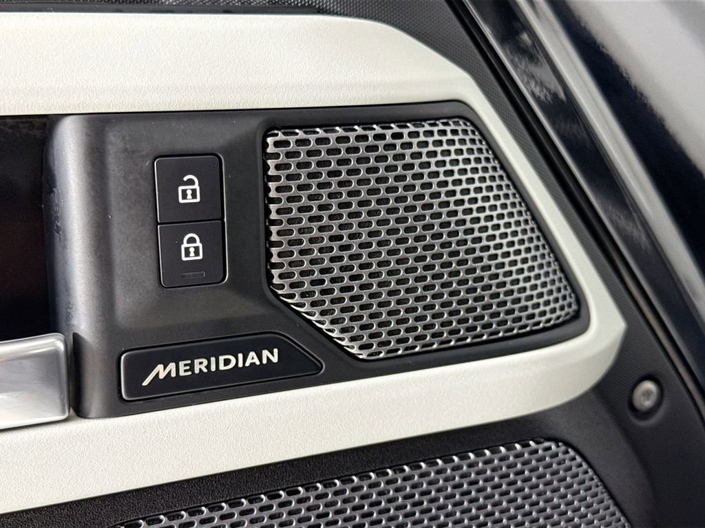 Used 2023 Land Rover Defender 90 S image 23