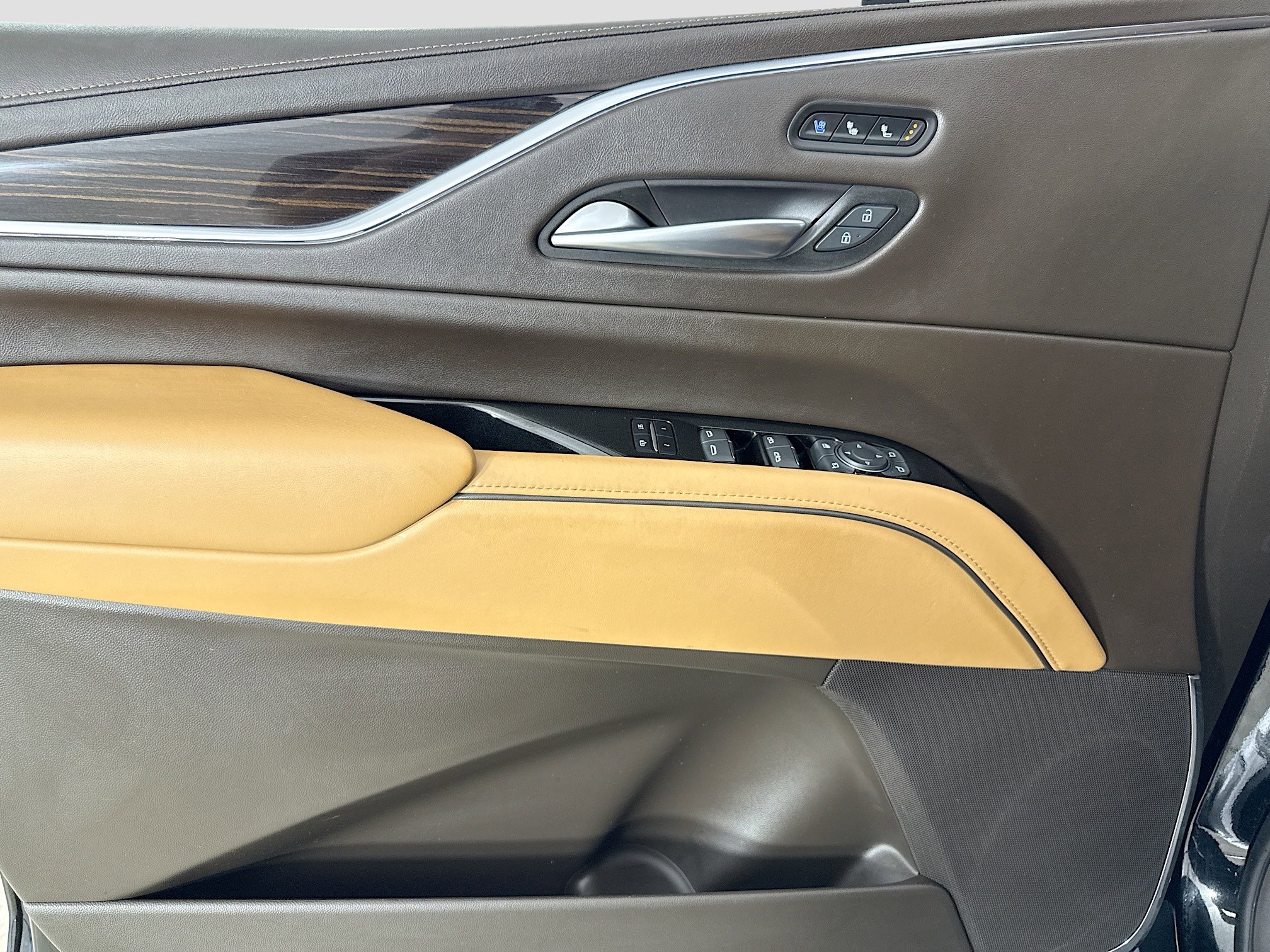 Used 2022 Cadillac Escalade Premium Luxury image 18