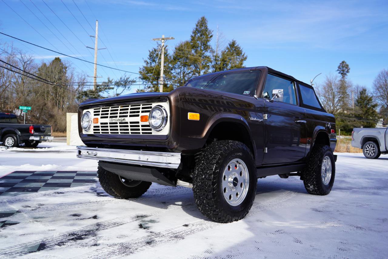 Used 2025 Ford Bronco Badlands image 14