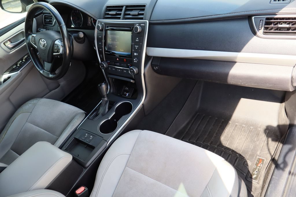 Used 2016 Toyota Camry XSE w/ Advanced Technology Package FWD image 28