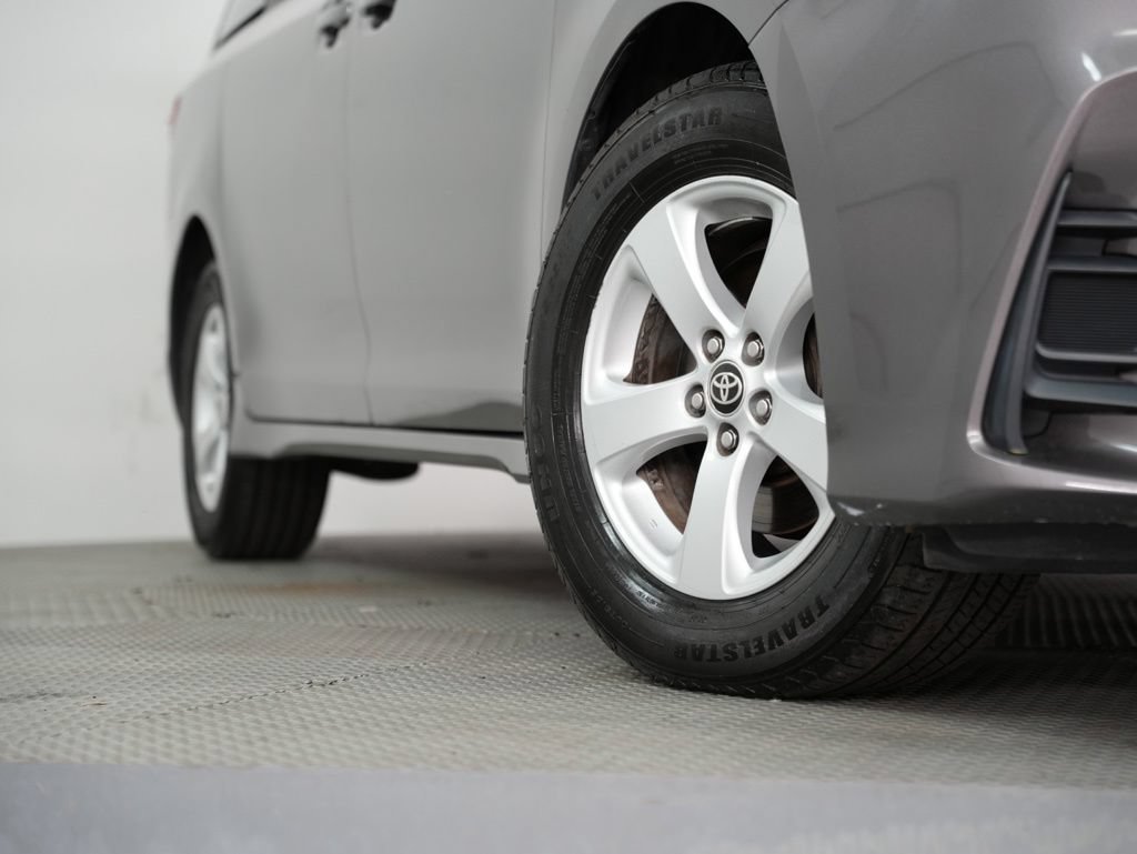 Used 2020 Toyota Sienna LE FWD image 17
