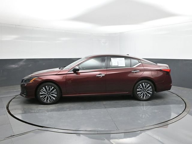 Used 2024 Nissan Altima 2.5 SV image 17