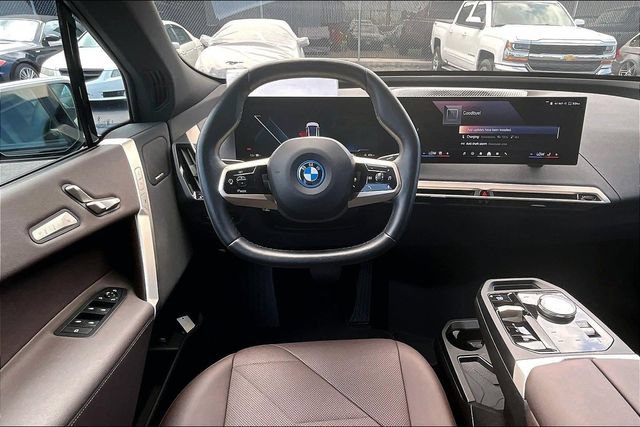 Used 2024 BMW iX xDrive50 w/ Premium Package AWD/4WD image 5