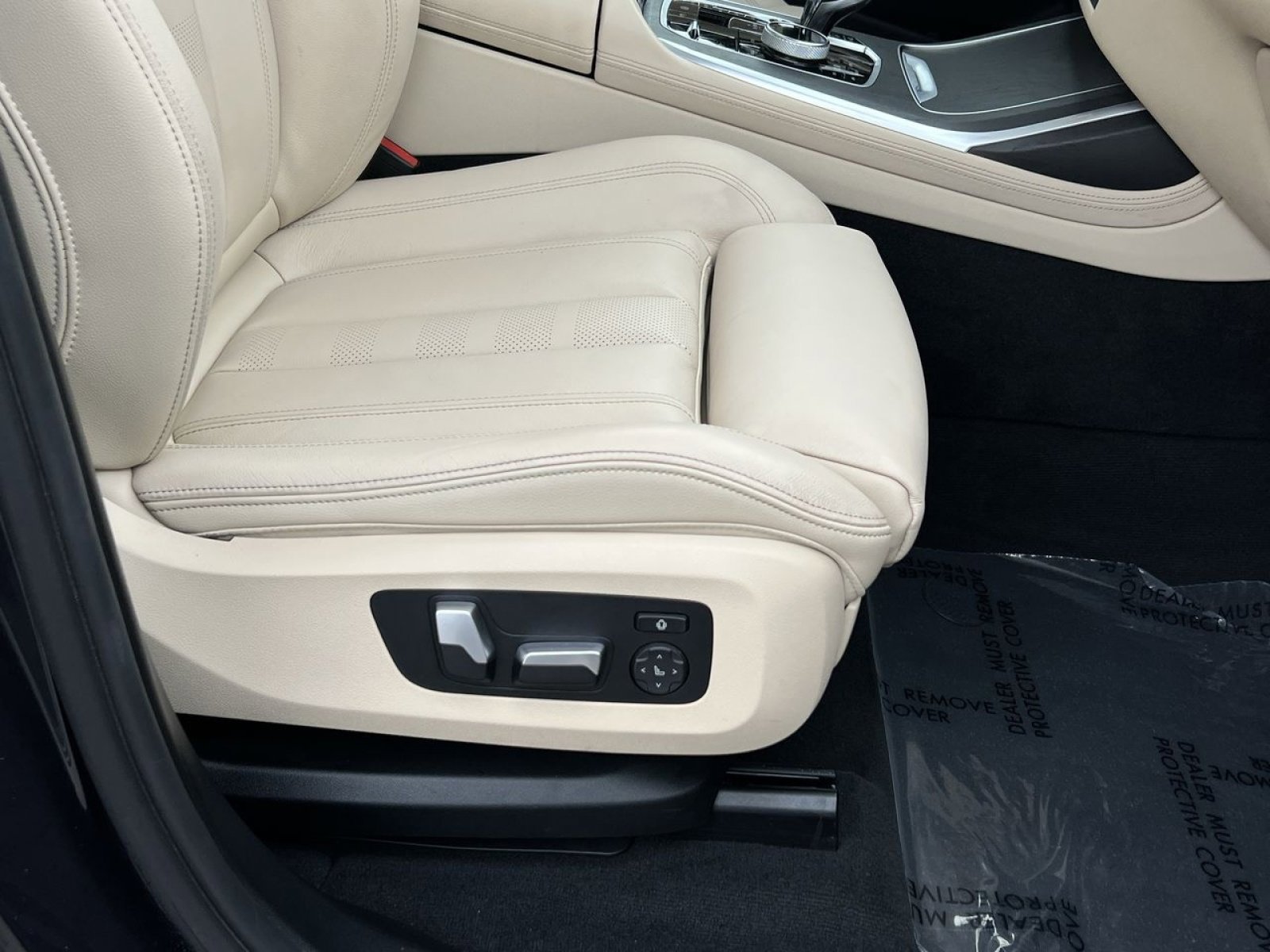 Used 2022 BMW X7 xDrive40i w/ M Sport Package image 31