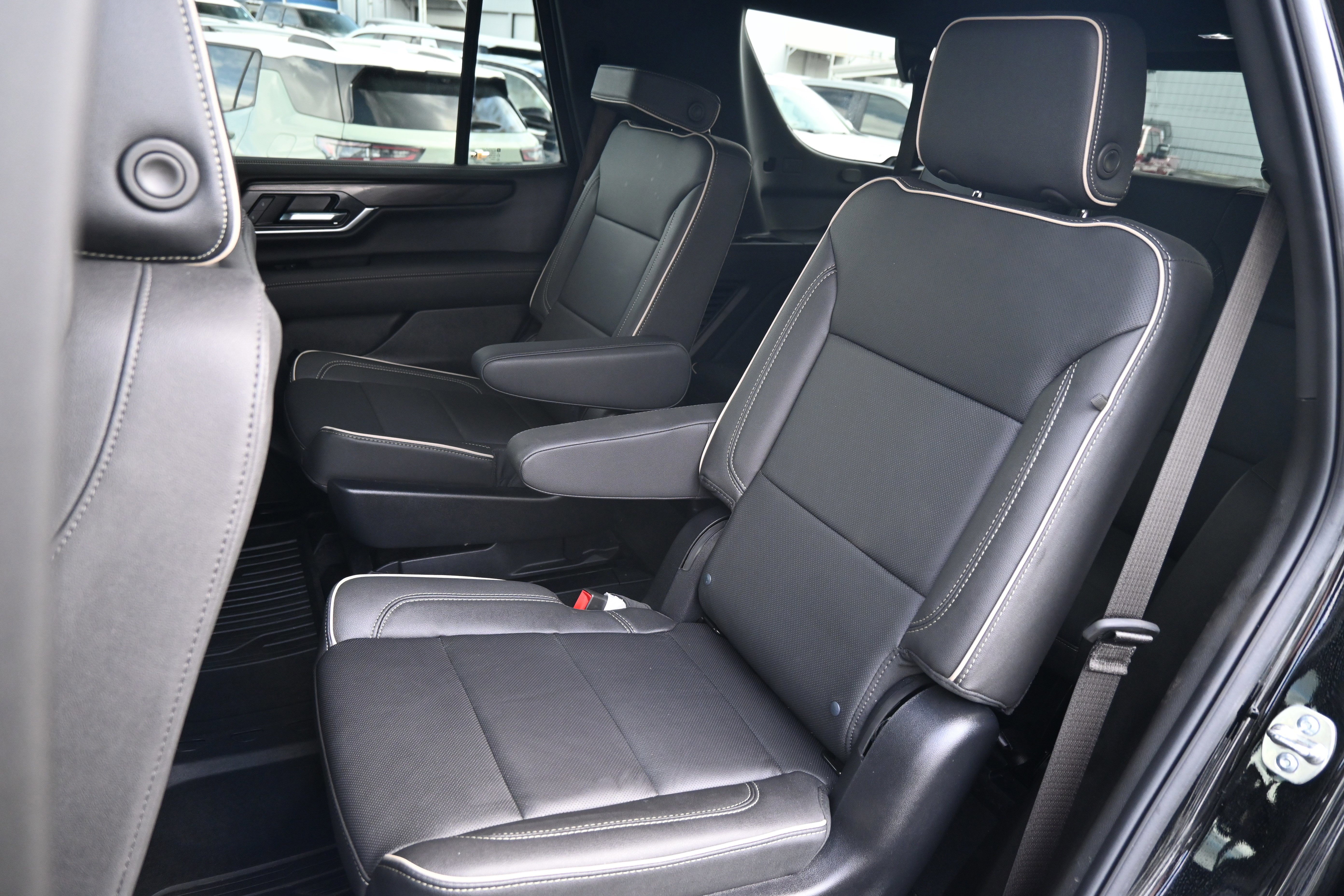 Used 2025 GMC Yukon Elevation w/ LPO, Floor Liner Package image 11