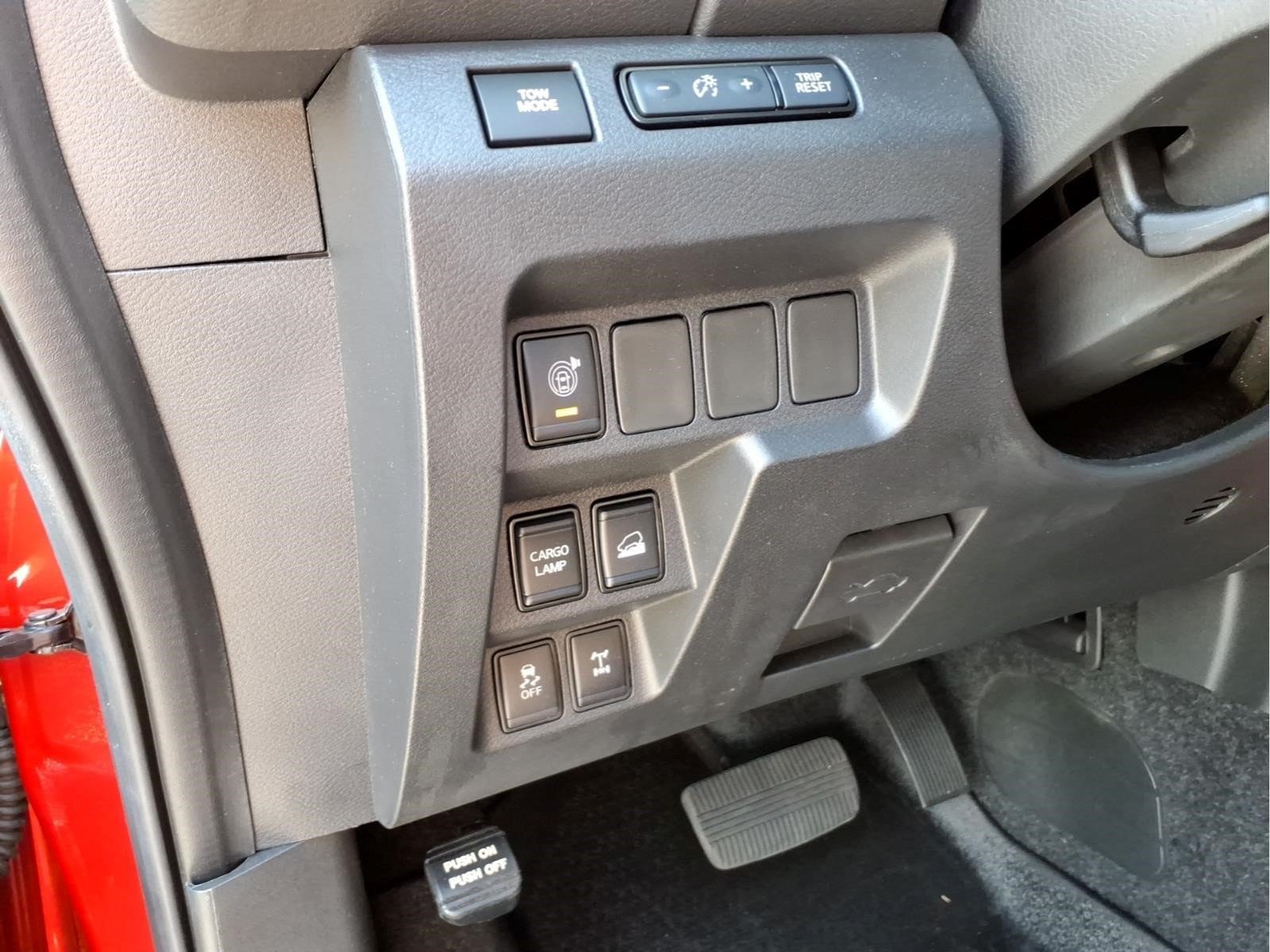 Used 2025 Nissan Frontier PRO-4X w/ Tow Package AWD/4WD image 14